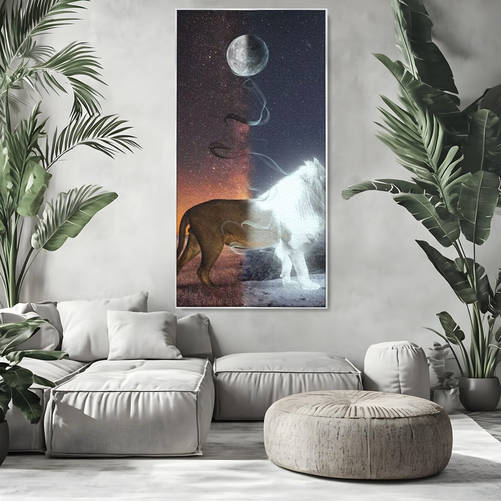 Tablou canvas cu tablou canvas cu leu si luna, in rama de aluminiu argintiu, pe perete intr-un living
